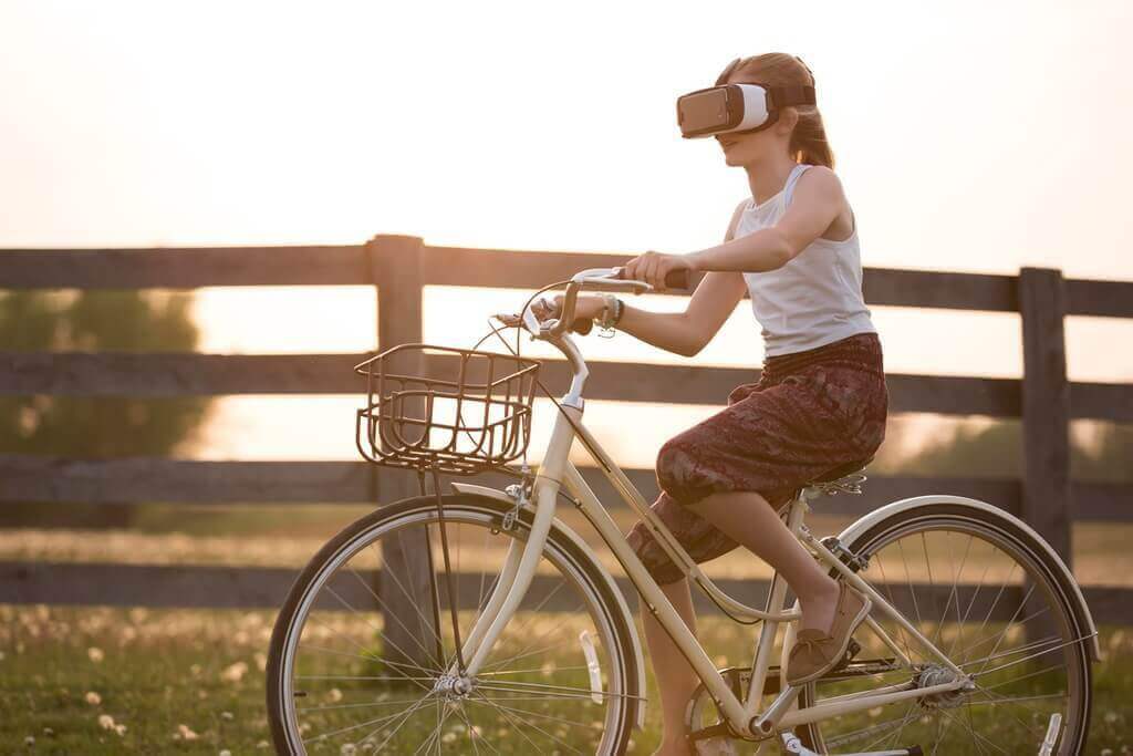 benefits of virtual reality for children: VR girl