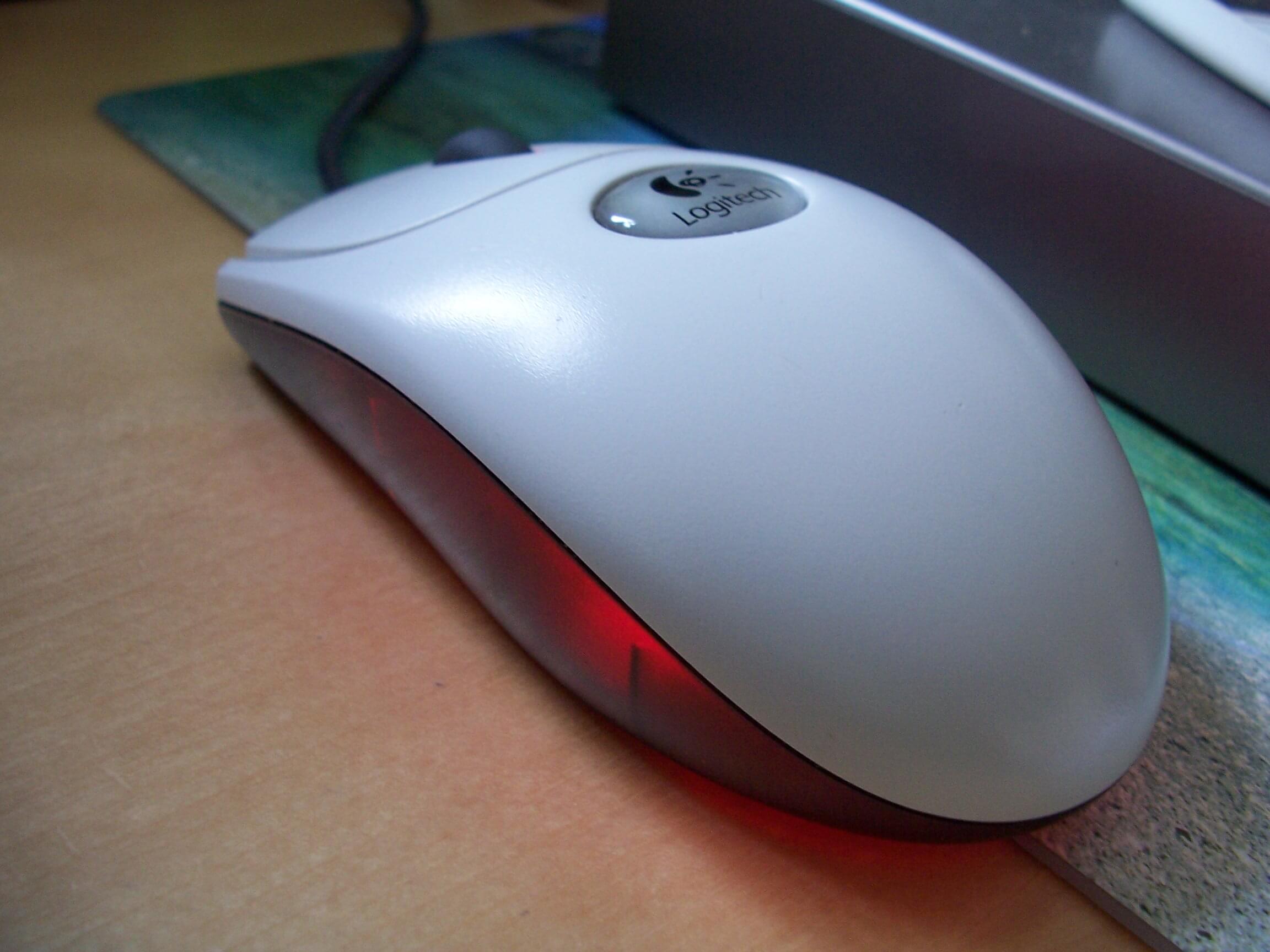 differences between optical mouse and laser mouse